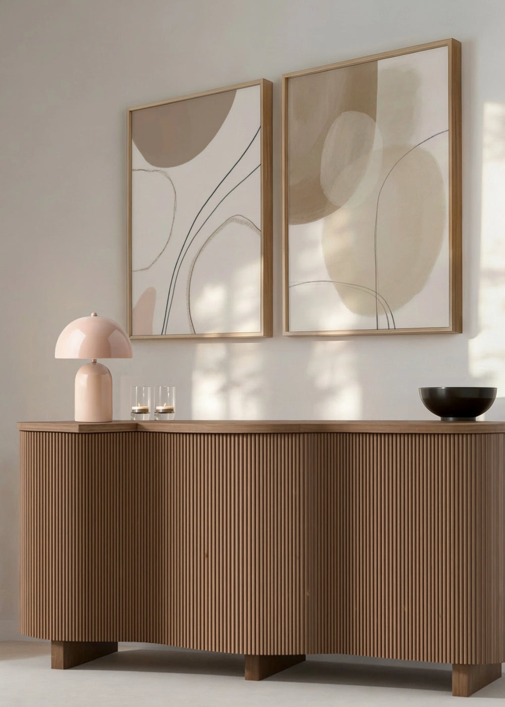 Ensemble de deux tableaux avec formes organiques abstraites, lignes courbes fines, tons beige, sable, blanc cassé et rose poudré, dans un style abstrait contemporain. Disponible sur kudeko.com