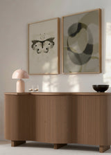 Conjunto de dos cuadros decorativos de estilo minimalista y sereno, dúo abstracto en tonos neutros con mariposa etérea, modelo Two Combo - Velo de Mariposa