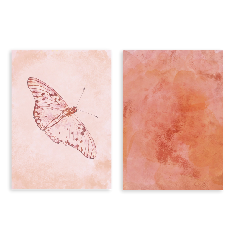 Set aus zwei dekorativen Wandbildern ohne Rahmen im abstrakten und minimalistischen Stil, Duo in Terrakotta mit Schmetterling und sanfter Abstraktion, Modell Two Combo - Bruma Terracota. Erhältlich auf kudeko.com