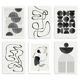 Set aus sechs Wandbildern mit abstrakten Formen in Schwarz, Grau und Weiß, fließenden Linien, Bögen, Kreisen und geometrischen Kompositionen im minimalistischen zeitgenössischen Stil. Erhältlich auf kudeko.com