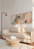 Set aus drei Wandbildern mit abstrakter Komposition in Beige, Off-White, Blaugrün, Schwarz, Orange und Gelb, mit gestischen Formen und modernem ausgewogenem Stil. Erhältlich auf kudeko.com