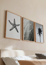 Conjunto de tres cuadros decorativos de estilo blanco_y_negro y minimalista, tríptico costero en blanco y negro, modelo Three Combo - Black Sea