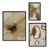 Conjunto de tres cuadros decorativos con marco de estilo orgánico y sereno, flor abstracta en acuarela en tonos tierra, modelo Mural I - Flor de Seda