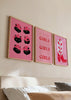 Conjunto de tres cuadros decorativos de estilo minimalista y blanco_y_negro, trío pop rosa de gata cowgirl y botas western, modelo Three Combo -  Pink Cowgirl Cat