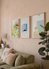 Conjunto de tres cuadros decorativos de estilo minimalista y sereno, tríptico veraniego de limones, ventana azul y gato, modelo Three combo - El color del verano