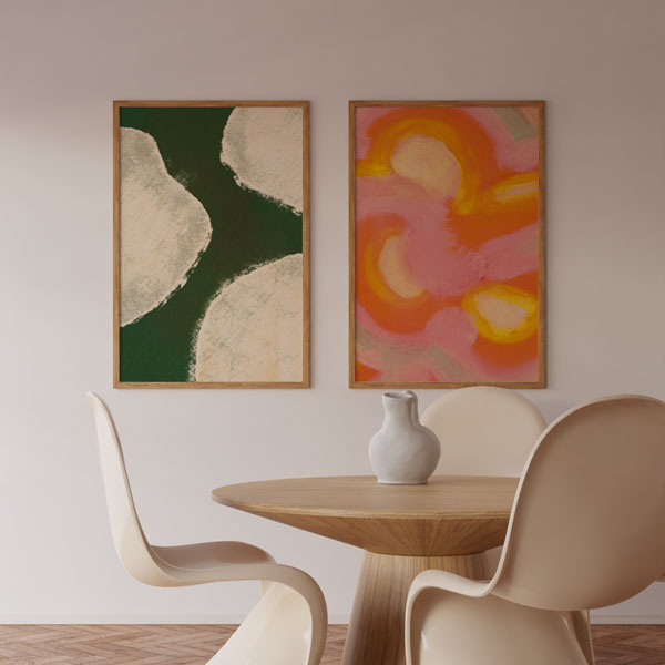 Ensemble de deux tableaux encadrés avec formes organiques abstraites en vert foncé, beige, rose, orange et crème, composition douce et style abstrait pour décoration murale moderne. Disponible sur kudeko.com