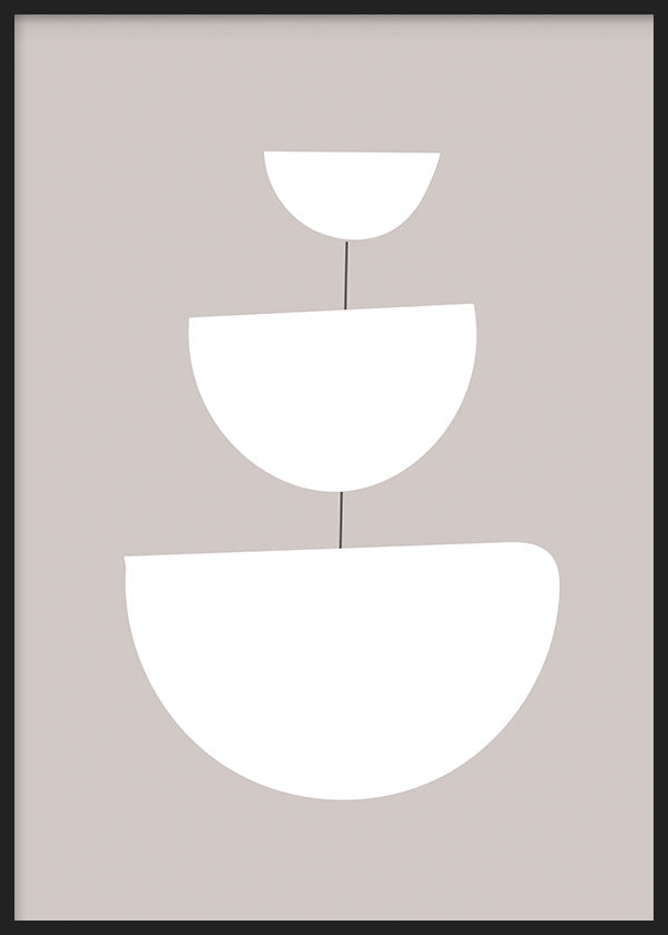 Cuadro con tres formas semicirculares blancas alineadas sobre fondo topo suave, con líneas finas y composición equilibrada de estilo geométrico. Disponible en kudeko.com