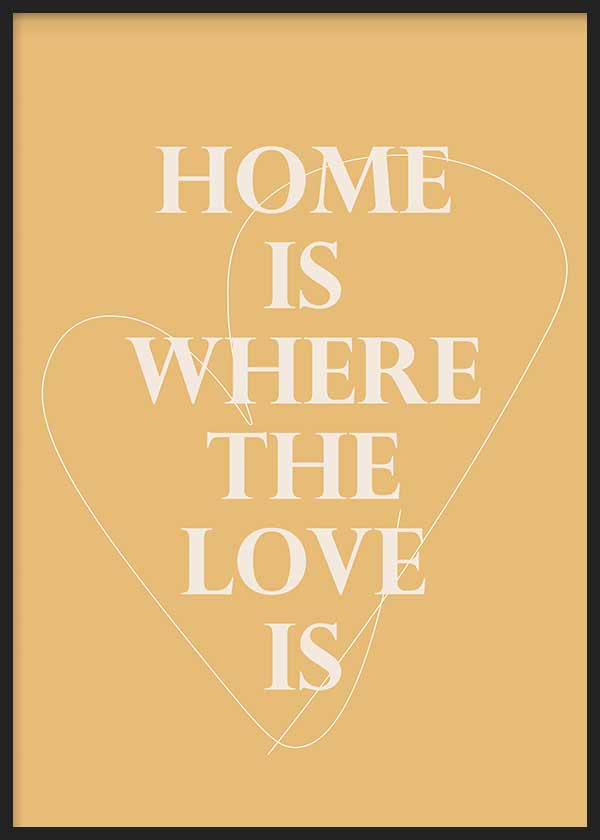 Cuadro con frase HOME IS WHERE THE LOVE IS en letras blancas sobre fondo beige cálido y corazón lineal fino, de estilo con frases. Disponible en kudeko.com