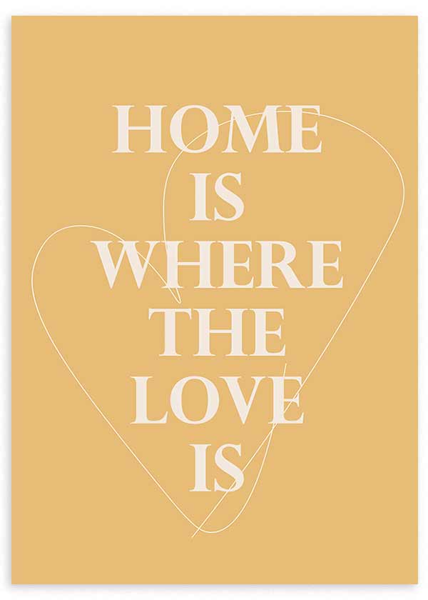 Cuadro con frase HOME IS WHERE THE LOVE IS en letras blancas sobre fondo beige cálido y corazón lineal fino, de estilo con frases. Disponible en kudeko.com