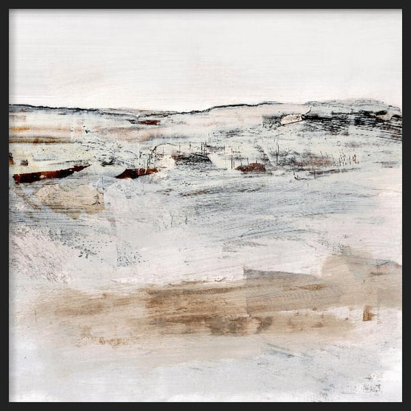 Quadratisches Wandbild mit abstrakter Landschaft in Beige, Off-White, Grau und Rost, diffusem Horizont, weichen schwarzen Linien und ruhiger abstrakter Gestaltung. Erhältlich auf kudeko.com
