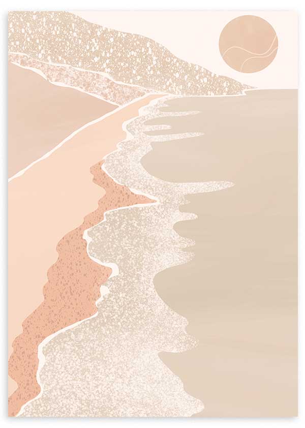 Wandbild mit Strand, geschwungener Uferlinie, weißer Gischt, beiger Sonne sowie Sand-, zarten Korall- und Cremetönen im Natur- und Landschaftsstil. Erhältlich auf kudeko.com