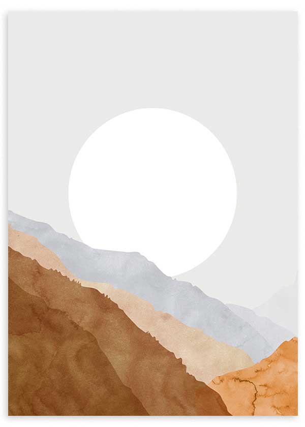Tableau avec montagnes en couches dans des tons terre, beige, gris bleuté et sable, grand soleil blanc sur fond clair, style nature et paysage contemporain. Disponible sur kudeko.com