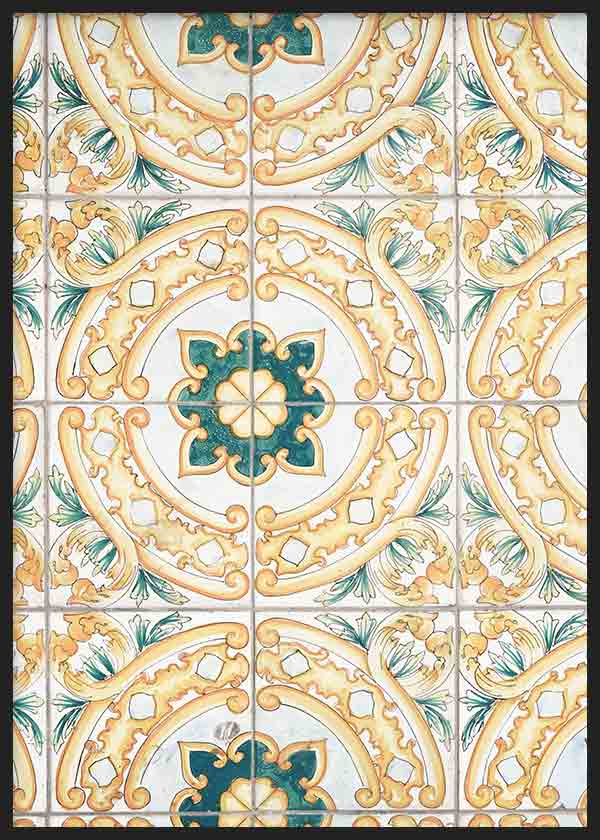Tableau avec motif de carreaux ornementaux symétriques, détails végétaux, formes circulaires en crème, moutarde et vert bleuâtre, dans un style vintage décoratif. Disponible sur kudeko.com