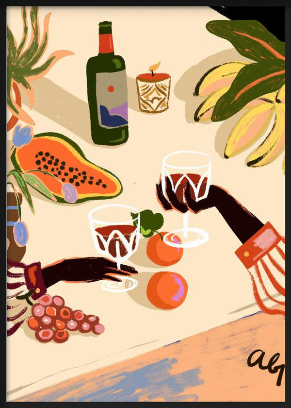 Cuadro de escena de brindis con copas de vino, botella, papaya, plátanos, uvas y hojas tropicales en tonos crema, verde, naranja y burdeos, de estilo ilustración. Disponible en kudeko.com