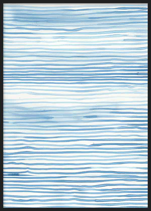 Cuadro de líneas horizontales irregulares en azul claro, azul medio y blanco, con composición serena inspirada en el agua y estilo abstracto. Disponible en kudeko.com