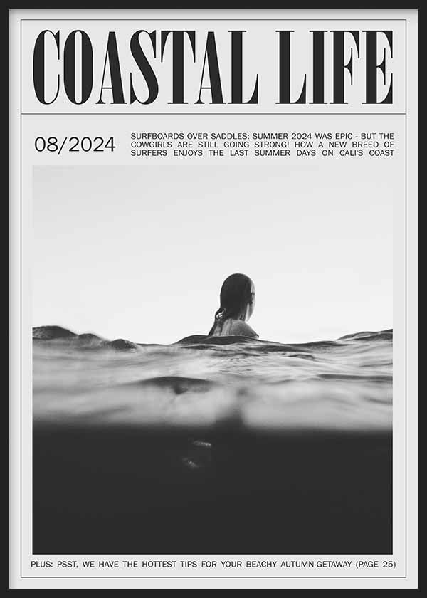 Wandbild mit Editorial-Cover, Frau im Meer, markanter schwarzer Typografie, Wasser in Grautönen und fotografischem Schwarz-Weiß-Stil mit klarer, ruhiger Wirkung. Erhältlich auf kudeko.com