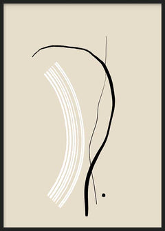 Quadro abstrato emoldurado com linhas curvas pretas, arco de traços brancos, fundo bege suave e estilo contemporâneo depurado para decoração de parede. Disponível em kudeko.com