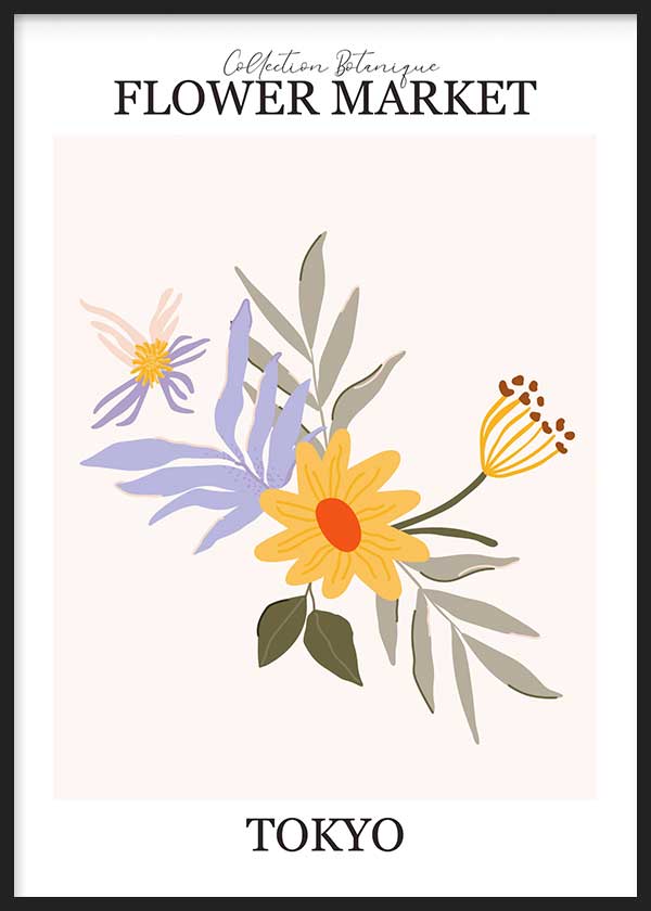 Wandbild mit Arrangement aus gelben und fliederfarbenen Blumen, graugrünen Blättern, hellem Hintergrund und Schriftzug im Stil eines botanischen Marktschilds, floral und modern gestaltet. Erhältlich auf kudeko.com