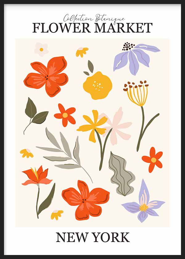 Wandbild mit Wildblumen in Orange, Gelb, Lila und Olivgrün, dekorativen Blättern, Schriftzug Flower Market New York und botanischem Illustrationsstil auf hellem Hintergrund. Erhältlich auf kudeko.com