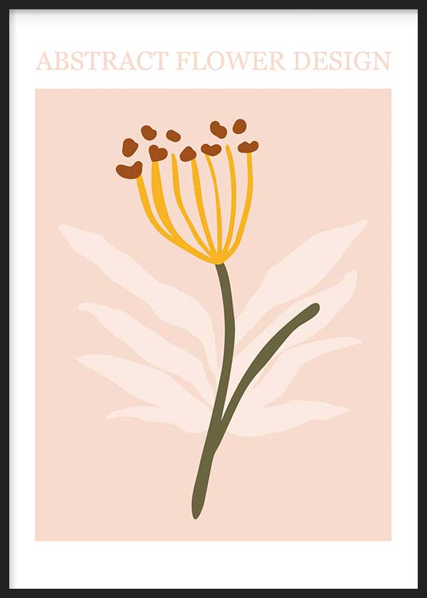 Wandbild mit abstrakter Blüte, grünem Stiel, gelben Fäden, braunen Details und weißen Blättern auf puderrosa Hintergrund im floralen Stil. Erhältlich auf kudeko.com