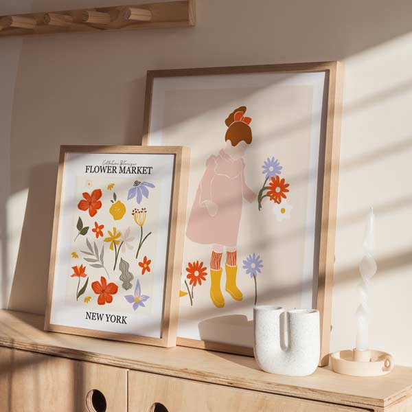 Cuadro infantil de ilustración artística de niña jugando con flores