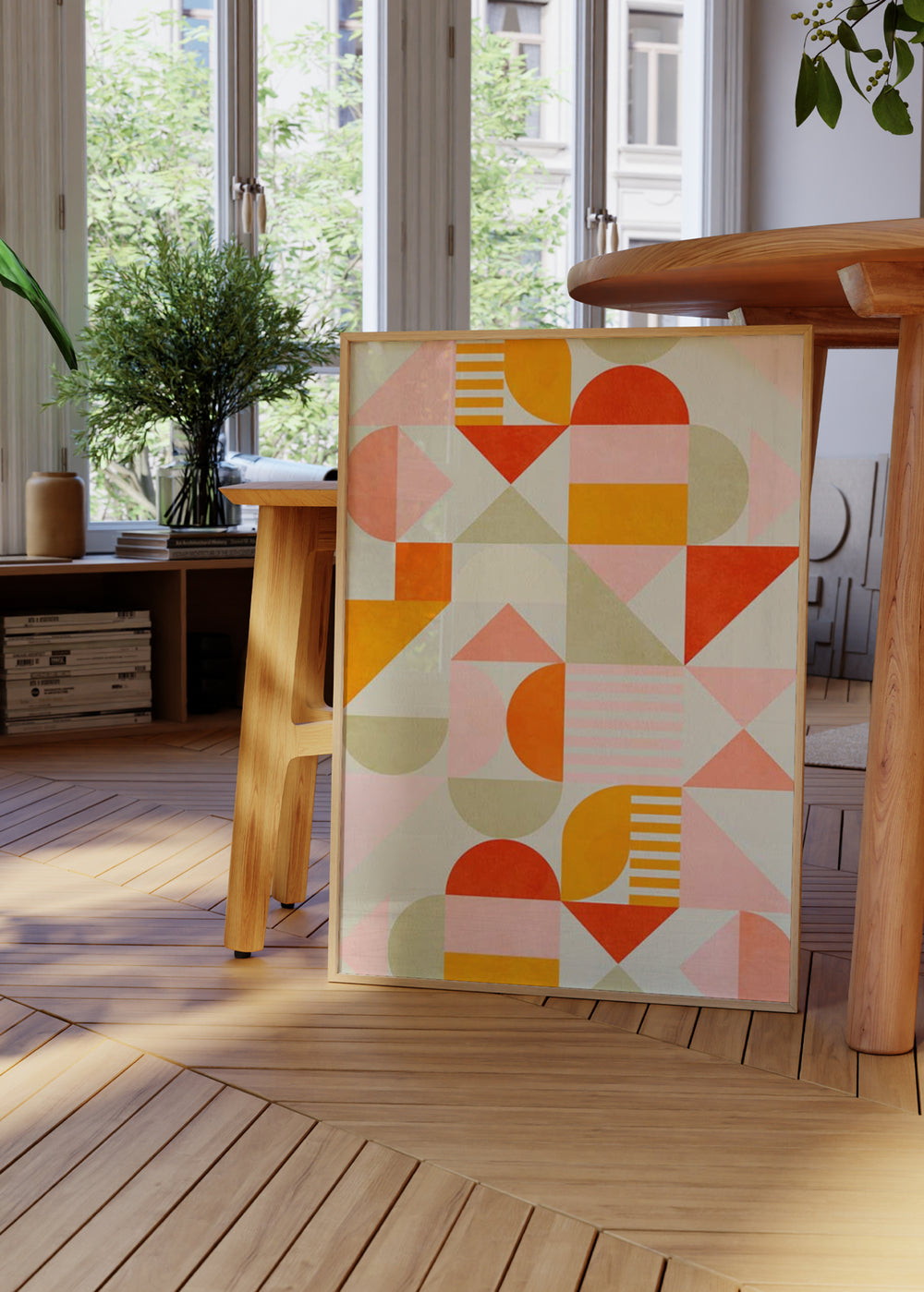 Wandbild mit Komposition aus Halbkreisen, Dreiecken, Rechtecken und Streifen in Pastellrosa, Orange, Rot und Beige auf hellem Hintergrund, im geometrischen Stil mit Bauhaus-Anklängen. Erhältlich auf kudeko.com