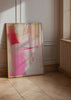 Tableau abstrait dans des tons fuchsia et rose sur fond clair, style décoratif moderne. Disponible sur kudeko.com