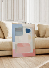 Cuadro decorativo de estilo abstracto y minimalista colocado en salón, composición abstracta en tonos pastel, modelo Pastel Brushstrokes III