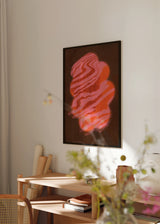 Wandbild abstrakt mit geschwungener Form in roten und rosafarbenen Tönen auf dunklem Hintergrund, kudeko.com. Erhältlich auf kudeko.com