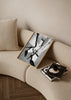 Cuadro decorativo de estilo blanco_y_negro y minimalista colocado en dormitorio, fotografía en blanco y negro de moda y tacones, modelo Disco Feet B&W