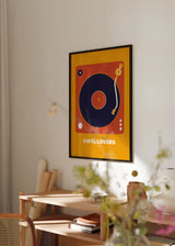 Cuadro decorativo de estilo blanco_y_negro y minimalista colocado en salón, tocadiscos retro para amantes del vinilo, modelo Vinyl lovers