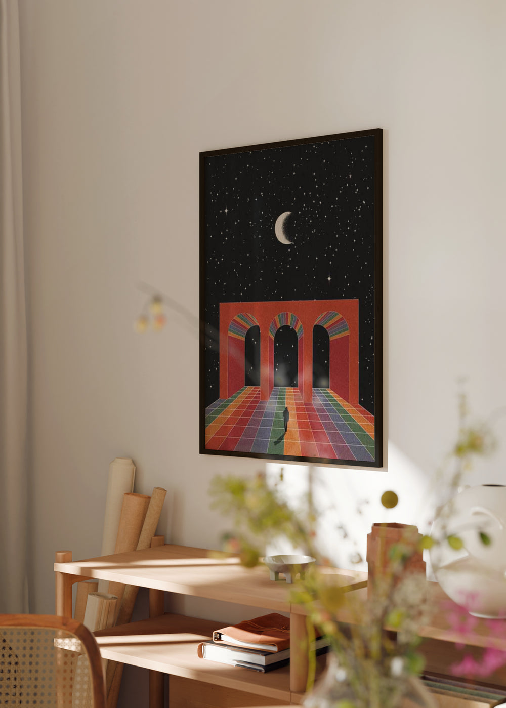 Wandbild im futuristischen surrealistischen Stil mit architektonischem Bogen, Sternenhimmel und mehrfarbigem Boden, erhältlich auf kudeko.com. Erhältlich auf kudeko.com