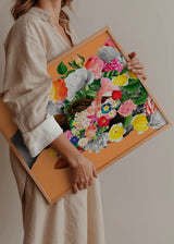 Cuadro decorativo de estilo colorido y flores colocado en salón, retrato femenino floral colorido, modelo Floral Portrait