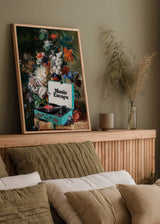 Tableau pop art avec fleurs baroques et platine vinyle vintage « Music Escape », style décoratif aux tons contrastés. Disponible sur kudeko.com