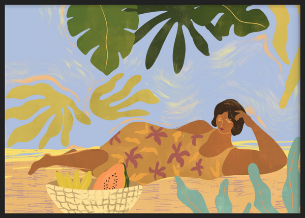 Tableau décoratif encadré au style organique et minimaliste, femme se reposant sur une plage tropicale, modèle Lazyday. Disponible sur kudeko.com