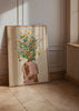 Tableau représentant une femme de dos en robe rose, avec un bouquet de fleurs sauvages vertes, jaunes, corail, blanches et lilas, de style illustration, accompagné de petits oiseaux dans les branches. Disponible sur kudeko.com