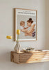 Cuadro decorativo de estilo fotografía y minimalista colocado en dormitorio, fotografía personalizada de momento familiar, modelo Fotografía Personalizada Memoria