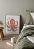 Cuadro decorativo de estilo ilustración y animales colocado en habitación infantil, pulpo infantil sonriente, modelo Pulpo Infantil I