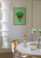 Cuadro decorativo de estilo ilustración y animales colocado en habitación infantil, gata carey cowgirl con sombrero verde, modelo Tilly The Cowgirl Tortie Cat