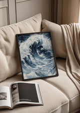 Cuadro decorativo de estilo mar_y_playa y ilustración colocado en salón, ola marina vintage en tonos azules, modelo Coastal Waves Vintage II