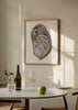 Cuadro decorativo de estilo mar_y_playa y minimalista colocado en salón, ostra en acuarela de estilo costero, modelo Coastal Art Brown IX