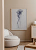Cuadro decorativo de estilo mar_y_playa y minimalista colocado en salón, medusa vintage en tonos azulados, modelo Vintage Jellyfish