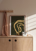 Cuadro decorativo de estilo minimalista y abstracto colocado en salón, formas sinuosas abstractas en tonos oliva y beige, modelo Abstract Sinuous Shapes III
