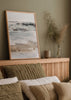 Tableau avec paysage abstrait aux tons beige, gris clair, blanc cassé, touches terre et lignes sombres, dans un style épuré et apaisant. Disponible sur kudeko.com
