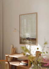 Cuadro decorativo de estilo minimalista y abstracto colocado en salón, paisaje abstracto en tonos tierra, modelo Away from hear No2