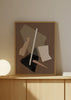 Wandbild mit abstrakter Komposition aus ausgeschnittenen Formen in Braun, Beige, Schwarz, Weiß und Altrosa, im klaren zeitgenössischen Stil für moderne Wandgestaltung. Erhältlich auf kudeko.com