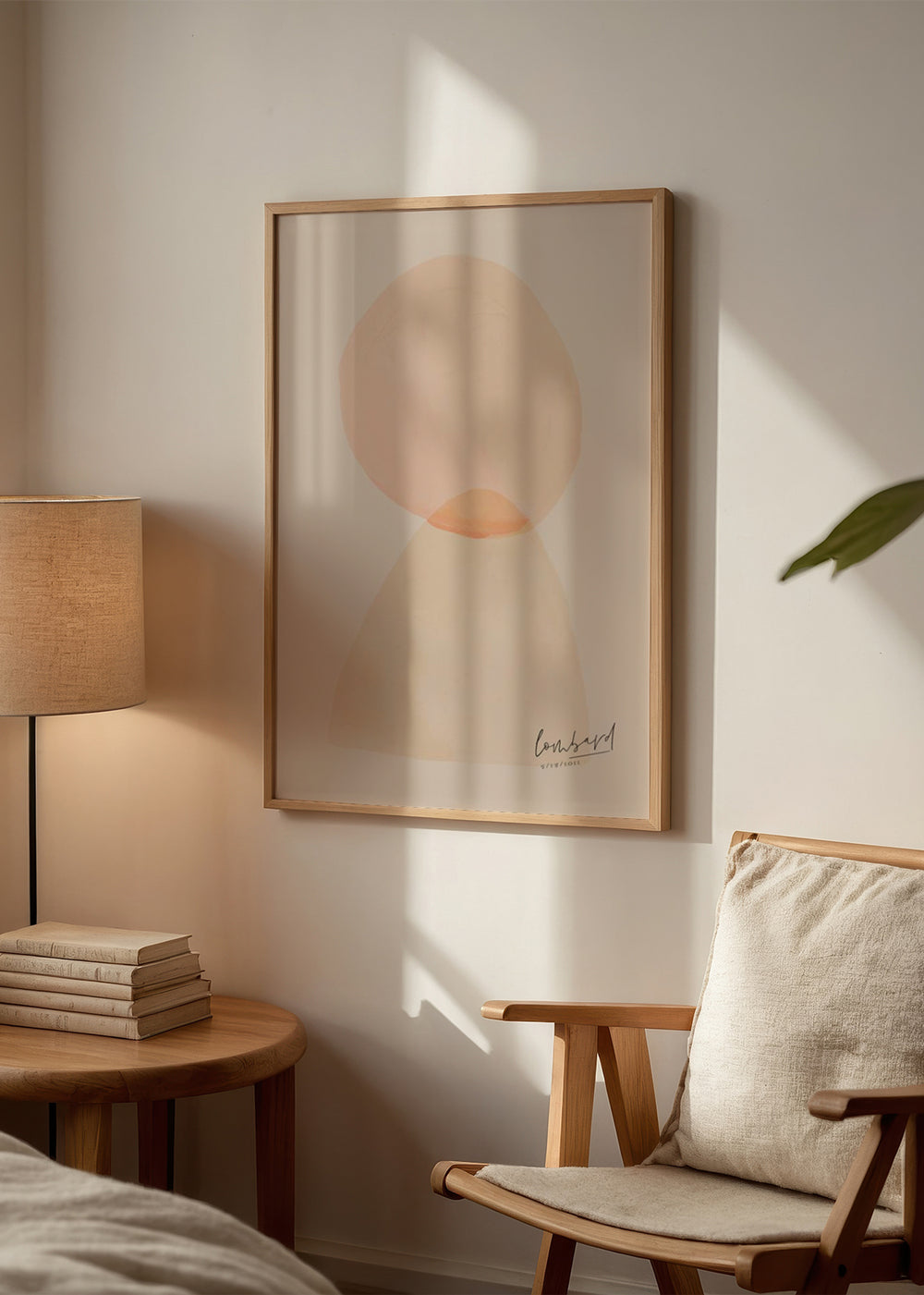 Tableau avec formes organiques superposées en beige, sable et pêche doux sur fond clair, dans un style minimaliste équilibré et épuré. Disponible sur kudeko.com