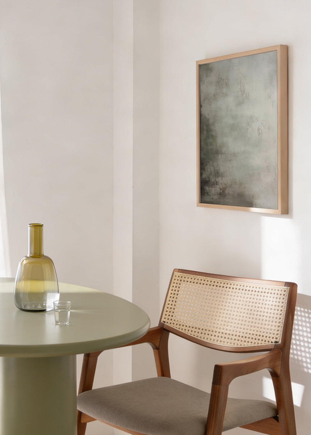 Cuadro decorativo de estilo minimalista y abstracto colocado en salón, textura abstracta suave en tonos neutros, modelo Delicate Texture IV