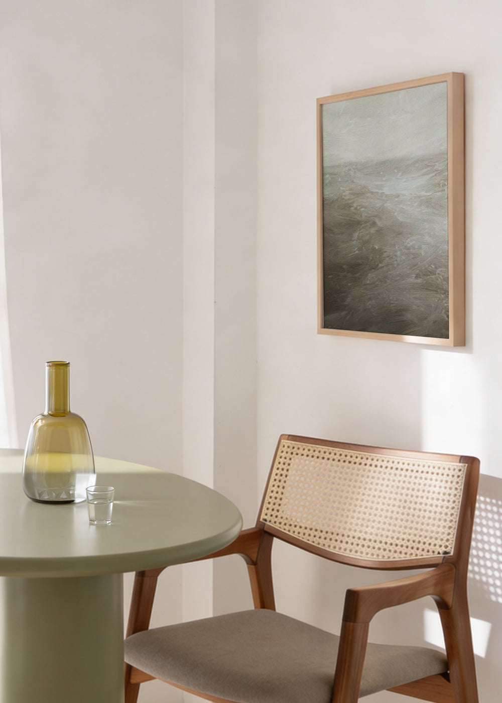 Cuadro decorativo de estilo minimalista y abstracto colocado en salón, paisaje marino abstracto en tonos arena, modelo Dream Sea