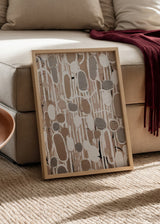 Wandbild mit abstrakter Komposition aus länglichen Ovalen und organischen Formen in Beige, Weiß, Taupe und sanftem Grau, im modernen klaren Stil. Erhältlich auf kudeko.com